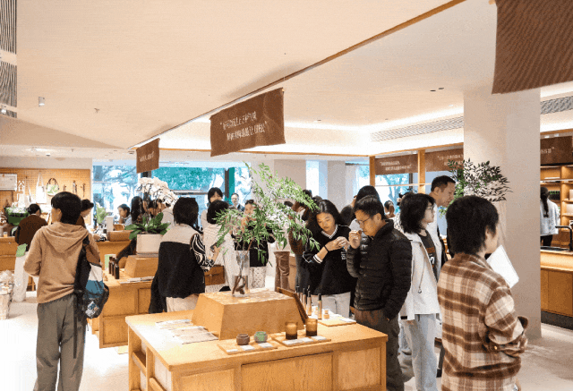 原创品牌」有哪些线下新动作? iziRetail热点pg电子入口香氛美妆个护:2025至今「海外品牌+(图8) 原创品牌」有哪些线下新动作? iziRetail热点pg电子入口香氛美妆个护:2025至今「海外品牌+(图8)